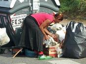 Napoli: multa euro rovista rifiuti