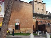 Foto semplicemente incredibili. Speriamo fotomontaggi. autentico campo abusivo dentro Fori Imperiali metri dall'information point turistico