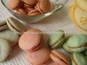 Macarons meringhe aroma anice, fragola pistacchio