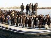 Immigrazione, nuovo “modus operandi” degli scafisti: abbandonate navi “fantasma” largo delle coste italiane