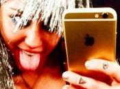 Miley Cyrus fuori testa foto masturbazione Instagram