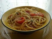 Spaghetti pomodorini, briciole pane acciughe