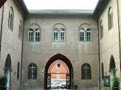 Nuovo hotel, regole gioco democratico spaventapasseri