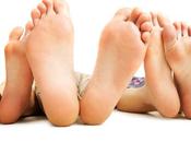 Perché piedi puzzano formaggio?