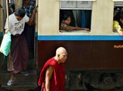 vivo della Birmania salendo Circular Train Yangon