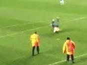 (VIDEO)Reading invades pitch starts doing flips Reading Bradford