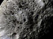 Cassini avvicina Iperione, luna spugnosa