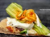 Pizza fiori zucca, acciughe burrata