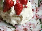 Pavlova alle fragole pochi minuti: meringa microonde
