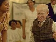 Benjamin Button, aiutaci