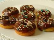 Donuts ricoperti cioccolato codette colorate