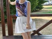 Outfit: white round circle skirt blue heels gonna bianc abbinata scarpe blu-