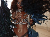 Rihanna festeggia Carnevale nella sfilata Grand Kadoomentalla