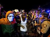 uomo gravemente ferito dopo sparatoria polizia Ferguson