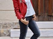 Casual fall outfit with biker jacket come abbinare giacca ecopelle rossa modello