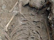 scheletro strega bambina trovato sepolto faccia dagli archeologi Pontificio Istituto Archeologia Cristiana