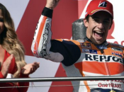 MotoGP: Phillip Island Marquez beffa Lorenzo. Iannone sale podio, Rossi quarto