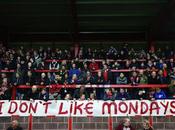 (VIDEO)Protesta tifosi United Manchester contro spostamento match Lunedì