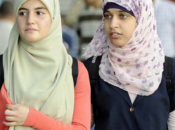 Bologna, “Insulti minacce contro ragazze velate”. denuncia della Comunità Islamica