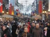 Natale scende spesa “divertimento”, cibo acquisti regali stabili