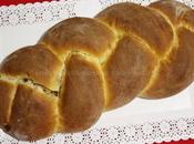 brioche lievito madre, confettura prugne cocco