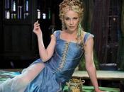 Kylie Minogue With Shirt canta come Regina della Foresta nella serie Galavant