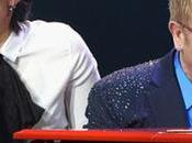 Elton John dedica David Bowie Space Oddity versione strumentale (Video)