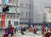Carnevale Venezia 2016: bagno folla lungo Canale Cannaregio