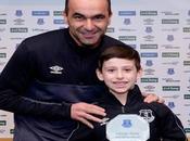 (VIDEO)L'Everton consegna premio ''Goal Month'' George Shaw, giovane tifoso commosso