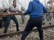 Migranti, profughi sfondano barriera Grecia Macedonia. Iniziato sgombero della “Jungle” Calais