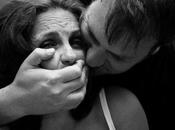 Napoli. Cerca violentare studentessa ascensore: rischia linciaggio