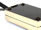 Must Have: Valentino iPhone Clutch