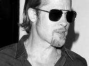 nuovo look Brad Pitt: pizzetto capelli all’indietro