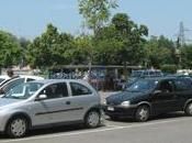 Neonato lasciato auto. Salvato passanti.