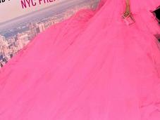 Jennifer Lopez dimostra tulle rosa mancano critiche)