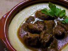 Polenta cremosa gulasch