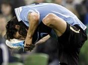 Cavani infortunato ginocchio durante Uruguay-Cile