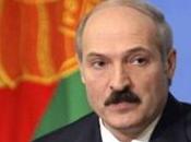 Lukashenko provoca l’Ue: “Accolga prigionieri politici”