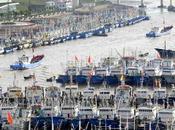 Tifone arrivando, pescherecci rifugiano