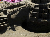 Foto giorno agosto 2011 figure sulla sabbia alassio