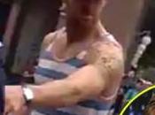 Ryan Gosling sventa rissa vivo entrando nell'obiettivo