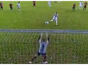 Brasile: neymar prova cucchiaio portiere abbocca (video)