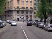 Milano: Anziana attraversa strada, uccisa camion