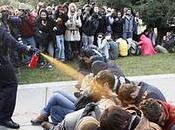 Risposta esemplare movimento occupy contro brutalita' della polizia