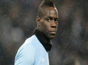 Balotelli corre troppo….in auto