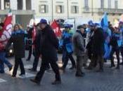 Protesta “sulle strisce” contro manovra Monti