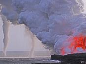 Vulcano sconosciuto erutta rosso