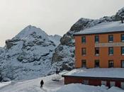 S'incendia rifugio Monte Rosa: portate salvo nove persone