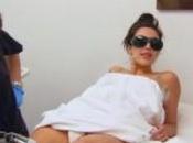 Discorsi intimi delle sorelle Kardashian durante depilazione. fanno complimenti parti intime perfette.