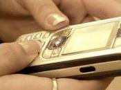 Milano: 71enne regalava ricariche telefoniche cambio foto prestazioni